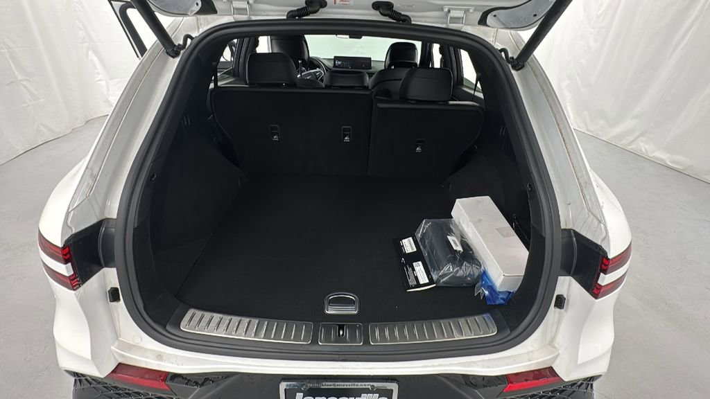 Used 2025 Genesis GV70 3.5T Sport image 15