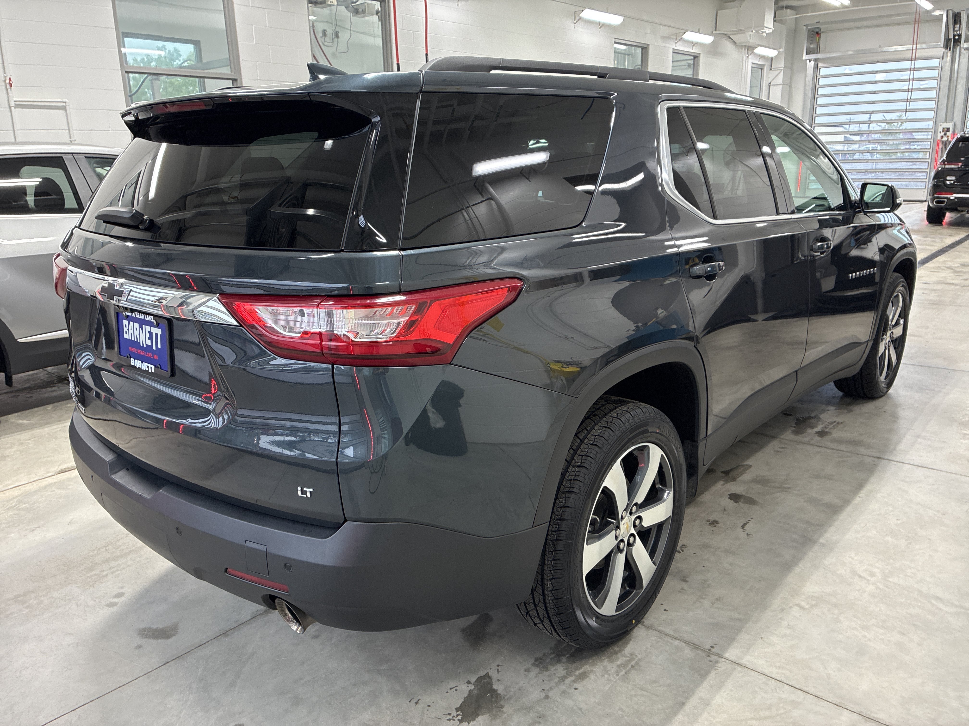 Used 2020 Chevrolet Traverse LT w/ LT Premium Package AWD/4WD image 3