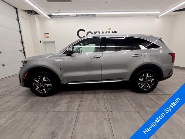 Used 2023 Kia Sorento EX FWD image 2