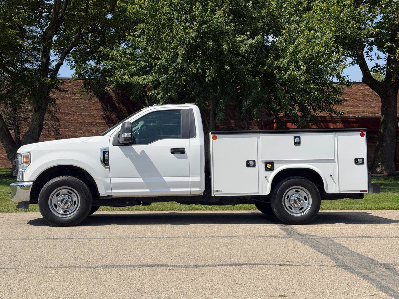 Used 2022 Ford F250 XL w/ Power Equipment Group RWD image 2