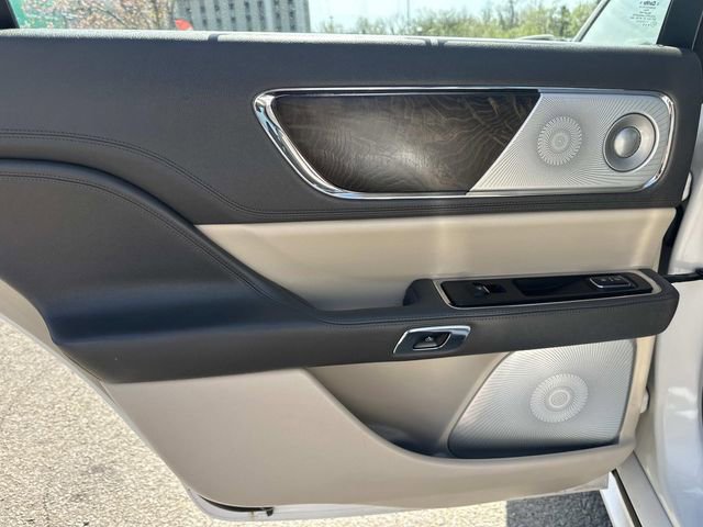 Used 2019 Lincoln Continental Reserve image 18