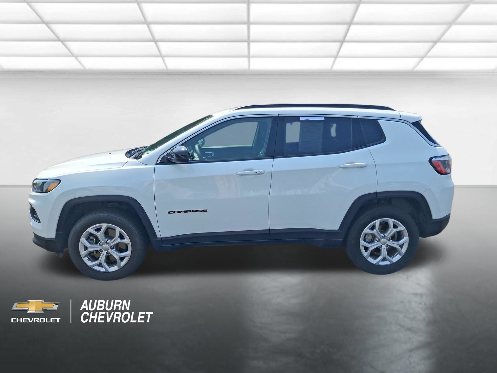 Used 2024 Jeep Compass Latitude AWD/4WD image 6