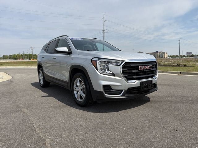 Used 2022 GMC Terrain SLE w/ Driver Convenience Package FWD image 8