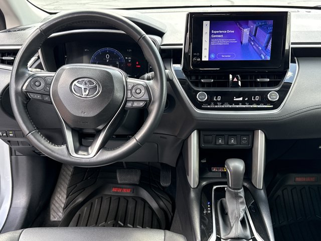 Used 2025 Toyota Corolla Cross XLE FWD image 7