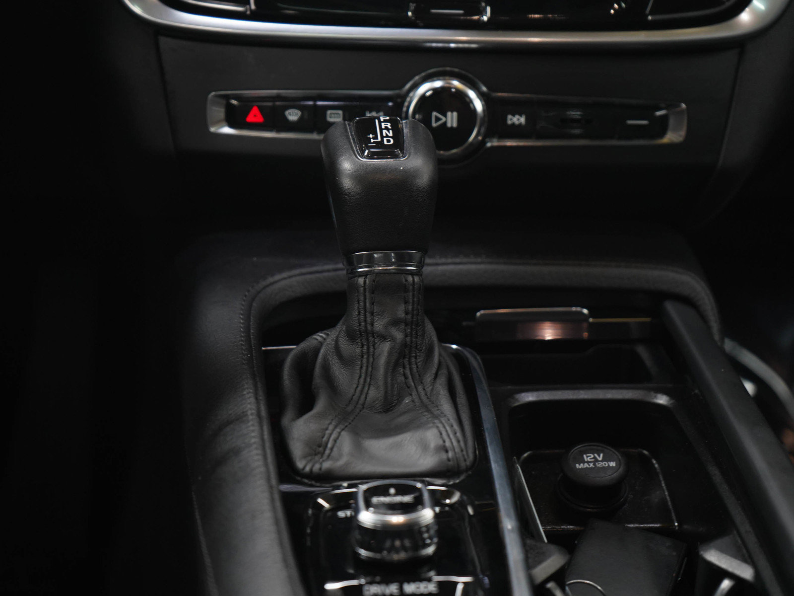 Used 2017 Volvo S90 T6 Momentum w/ Vision Package AWD/4WD image 18
