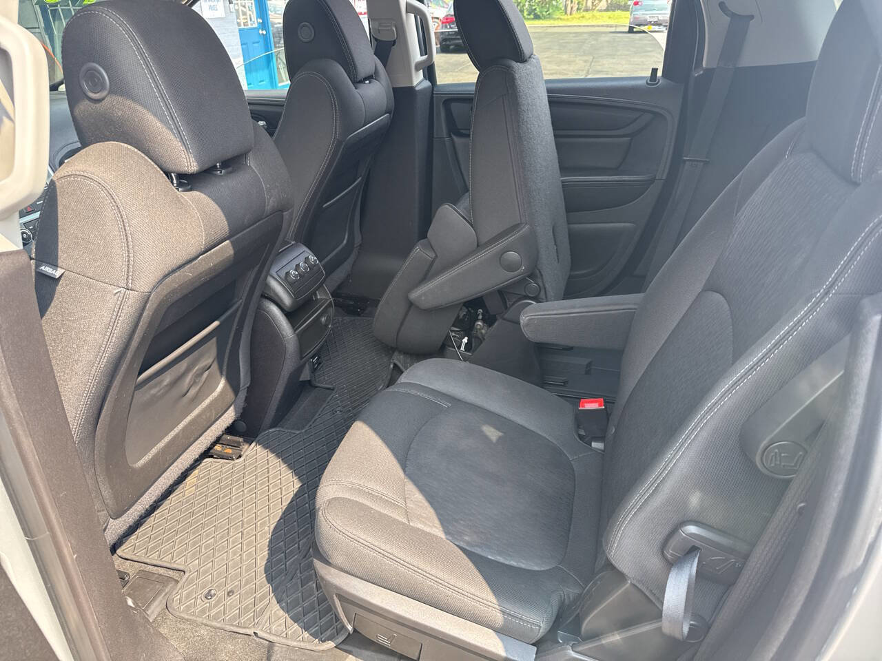 Used 2016 GMC Acadia SLE image 9