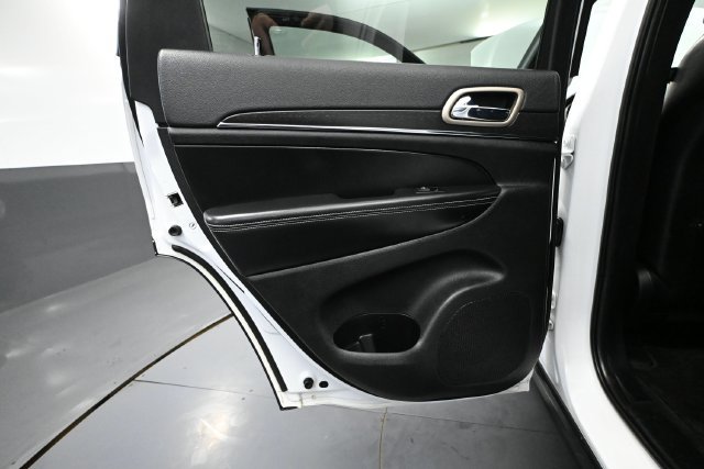 Used 2015 Jeep Grand Cherokee Limited w/ Trailer Tow Group IV AWD/4WD image 28