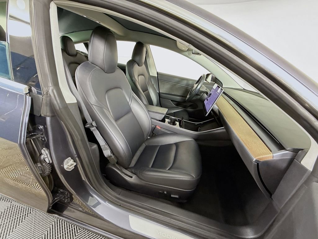 Used 2018 Tesla Model 3 Long Range image 31