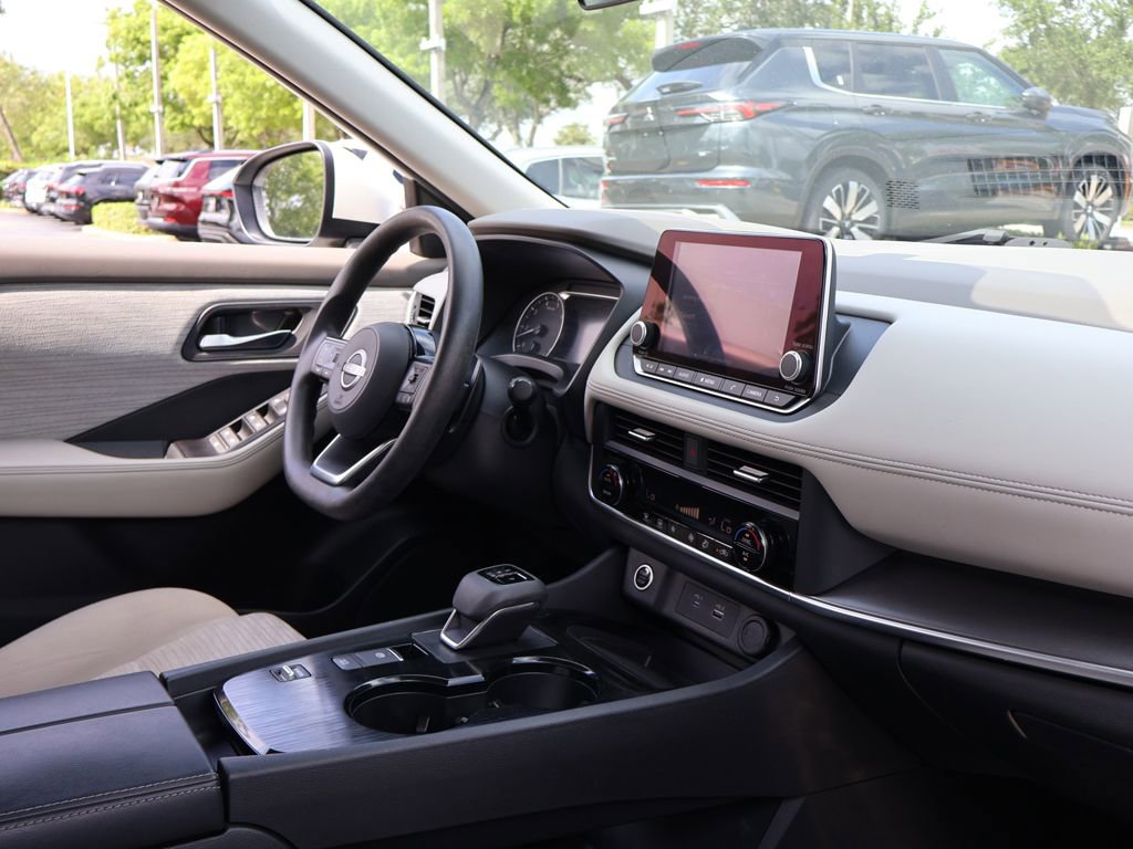 Used 2023 Nissan Rogue SV FWD image 25