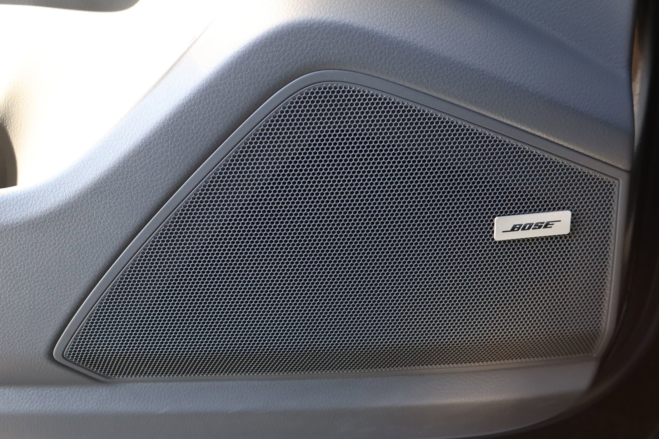 Certified 2023 Porsche Cayenne Platinum Edition image 15