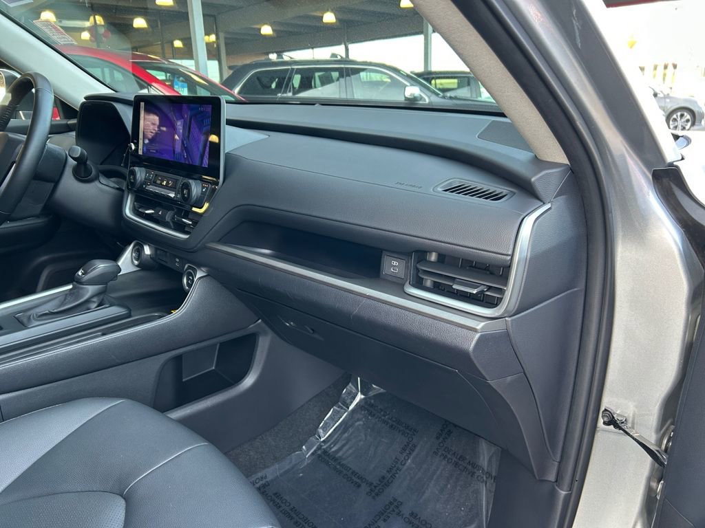 Used 2025 Toyota Grand Highlander AWD image 27