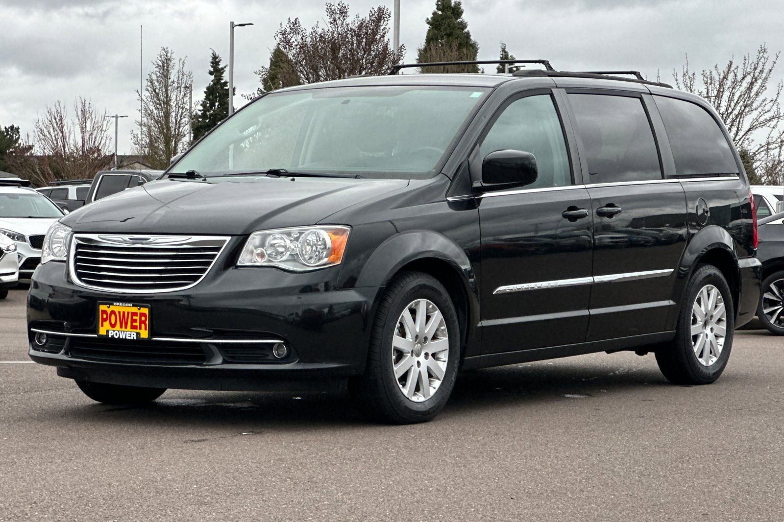 Used 2016 Chrysler Town & Country Touring image 8
