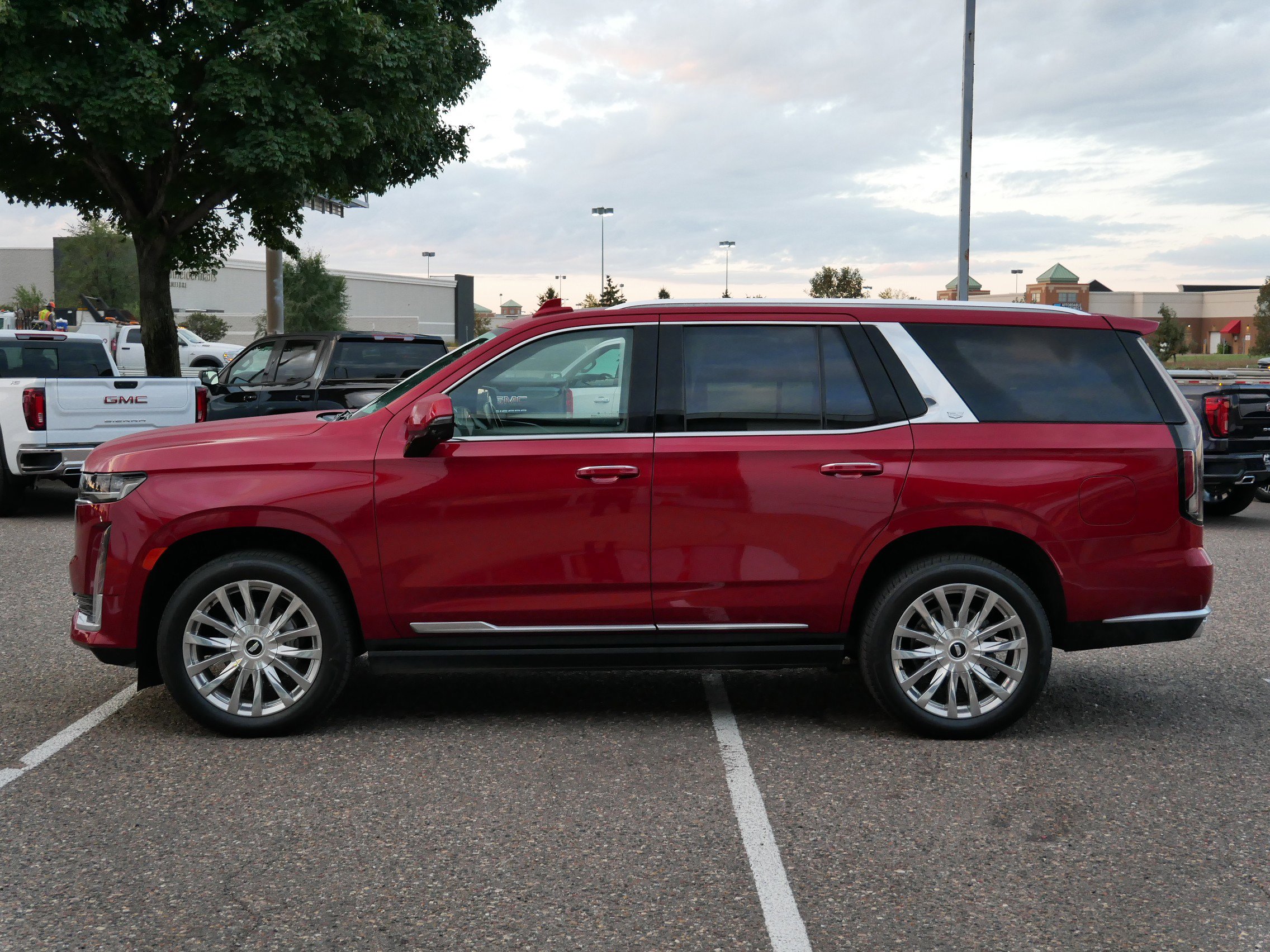 Used 2023 Cadillac Escalade Premium Luxury w/ Performance Package image 6