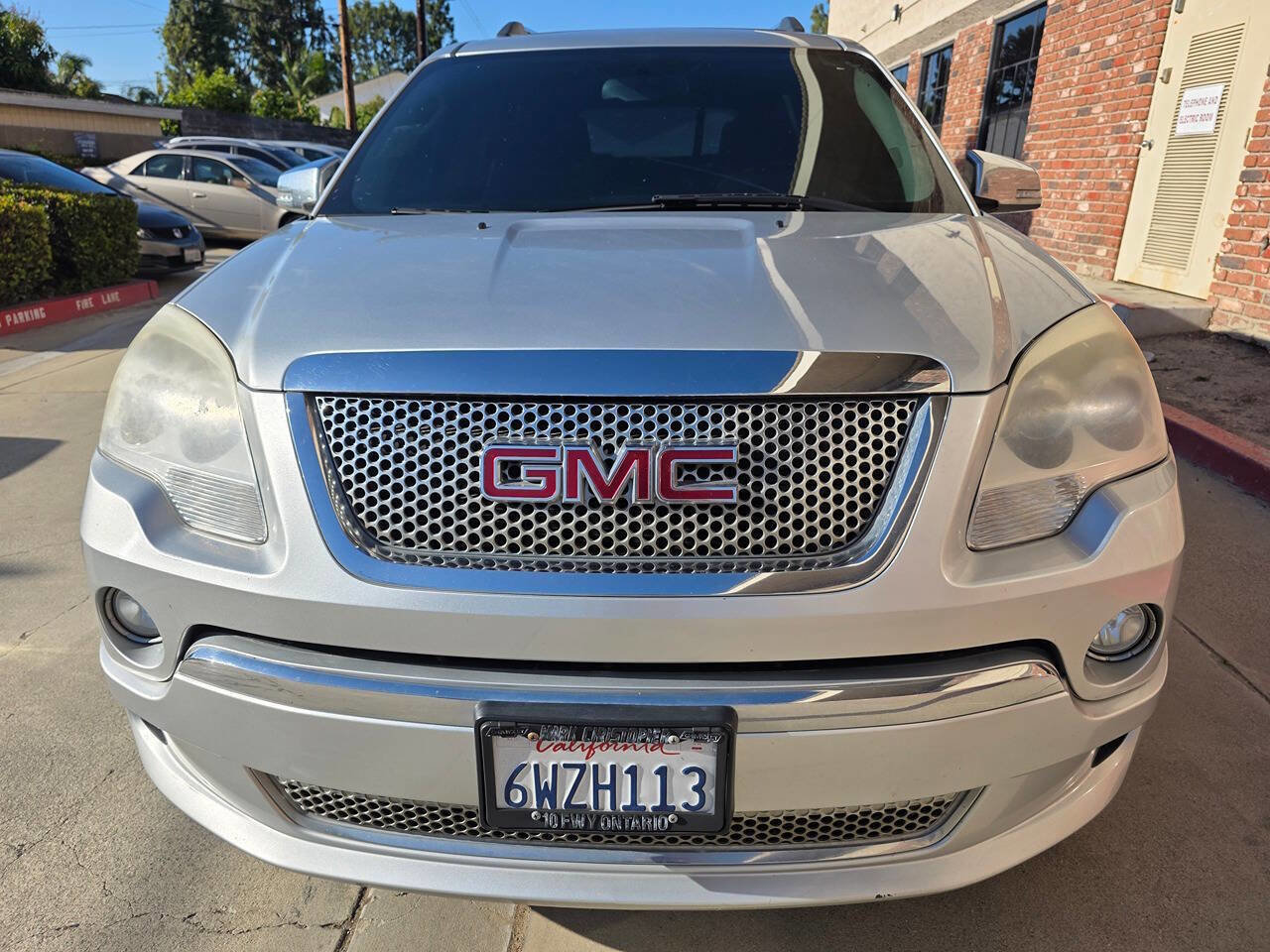 Used 2012 GMC Acadia Denali image 2