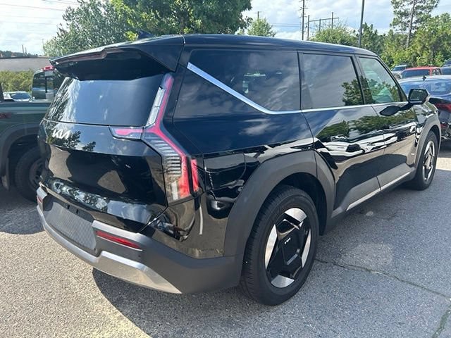 Certified 2024 Kia EV9 Light Long Range RWD image 3