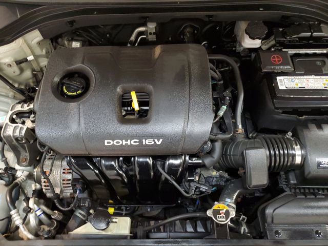 Used 2017 Hyundai Elantra SE image 23