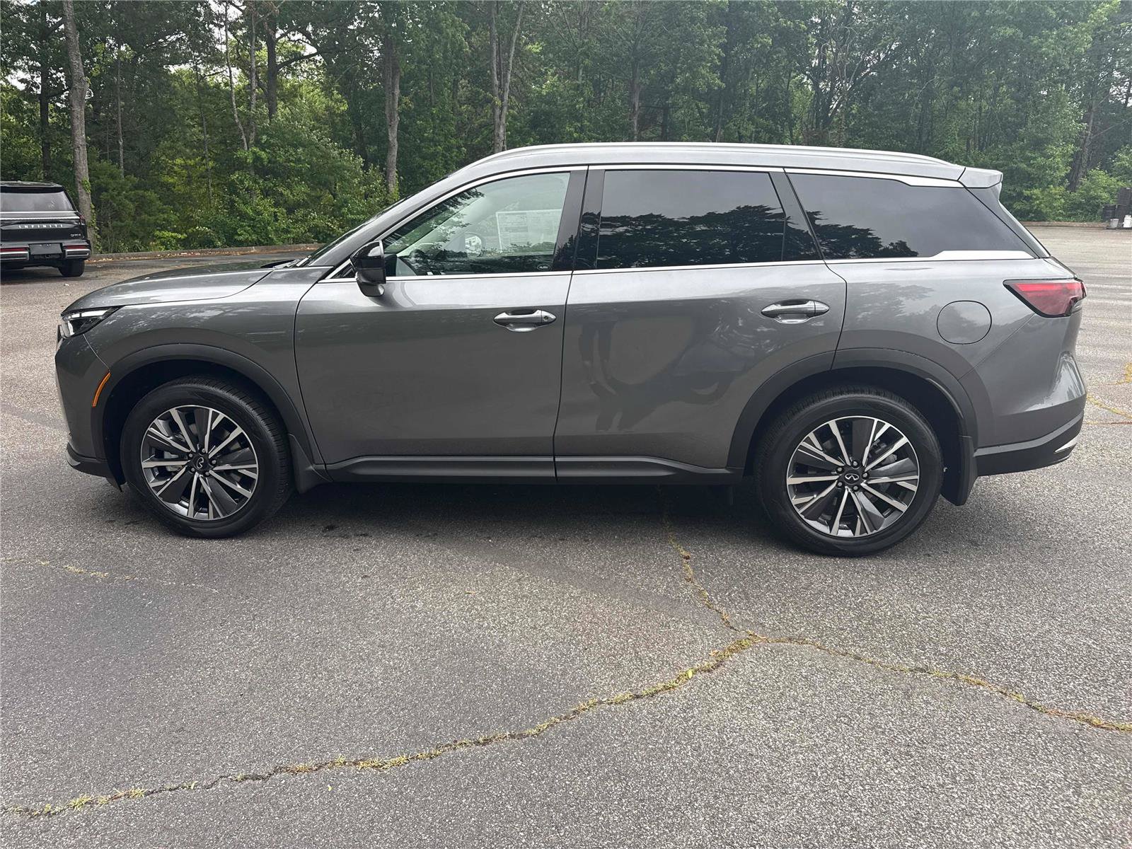 New 2027 INFINITI QX60 Luxe w/ Cargo Package FWD image 9