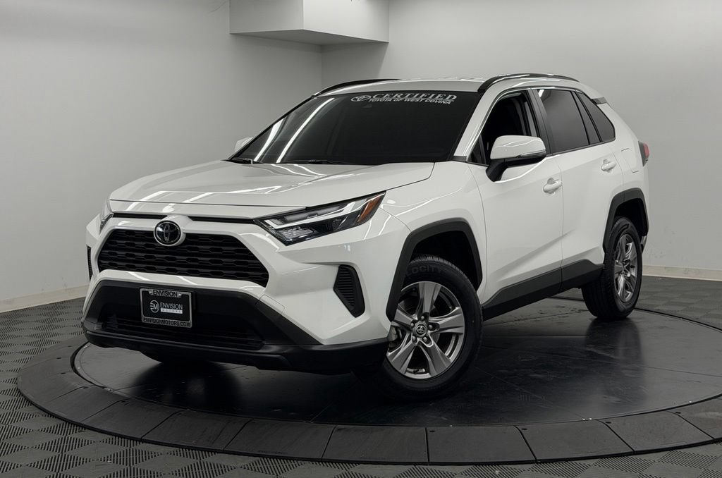 Used 2025 Toyota RAV4 XLE FWD image 3