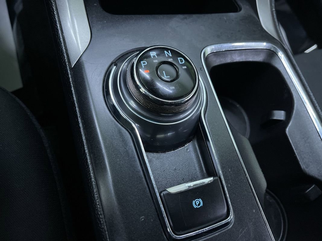 Used 2020 Ford Fusion SE image 24