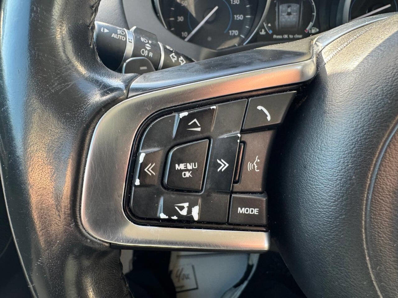 Used 2017 Jaguar F-PACE R-Sport image 18