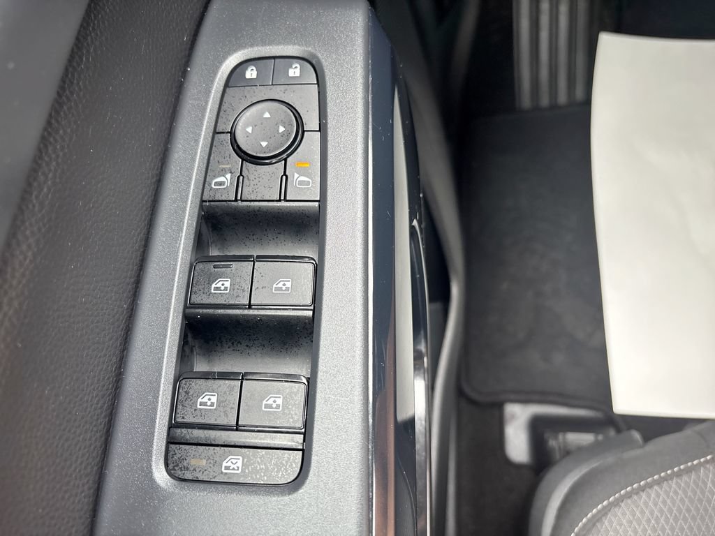 Used 2025 Nissan Pathfinder SV AWD/4WD image 18