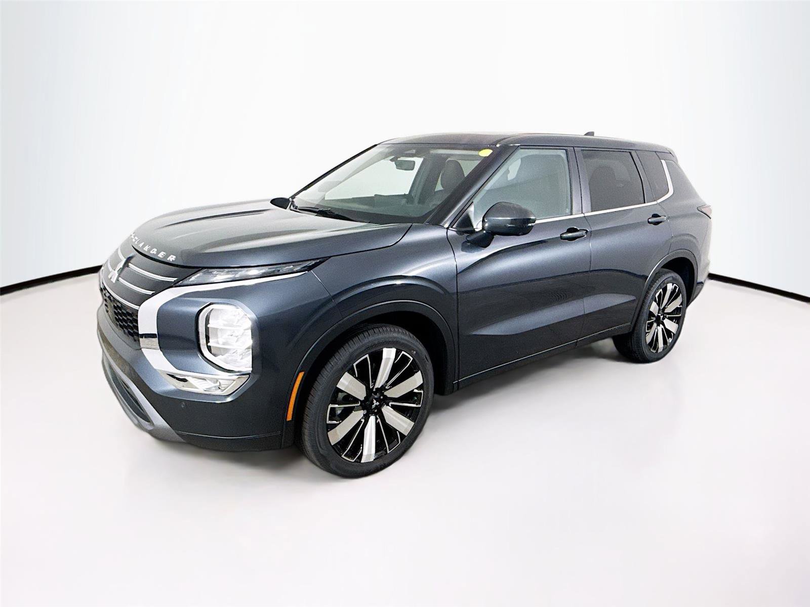 New 2026 Mitsubishi Outlander SE image 1