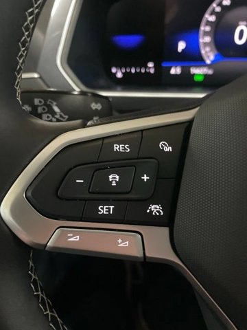 Certified 2024 Volkswagen Tiguan SE AWD/4WD image 18