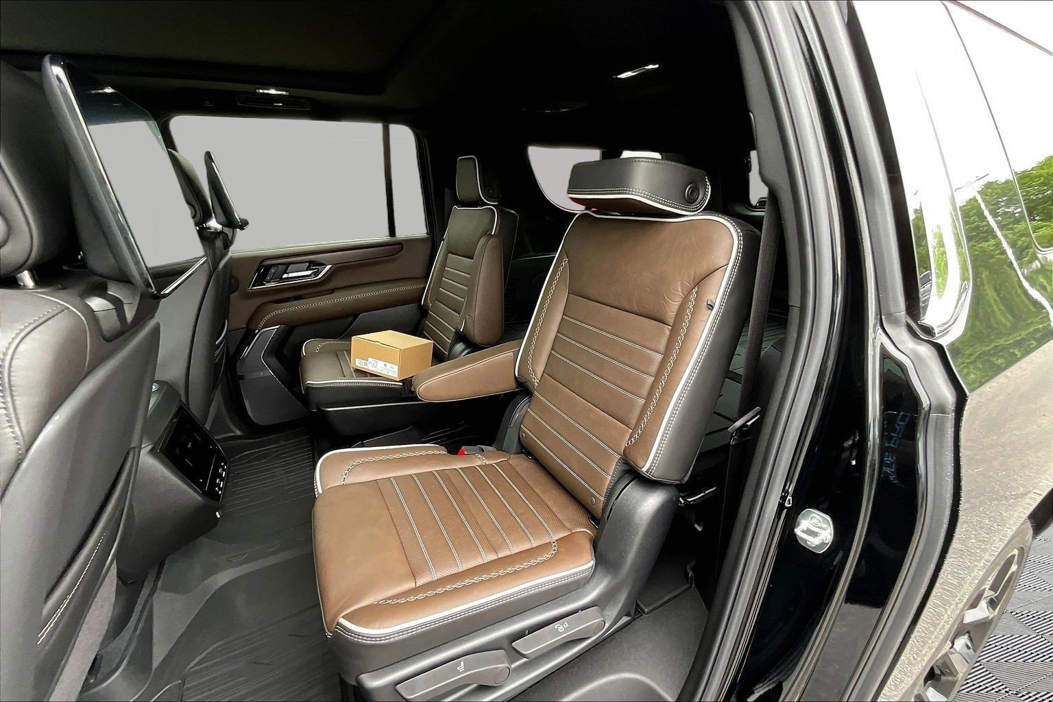New 2026 GMC Yukon XL Denali Ultimate AWD/4WD image 18