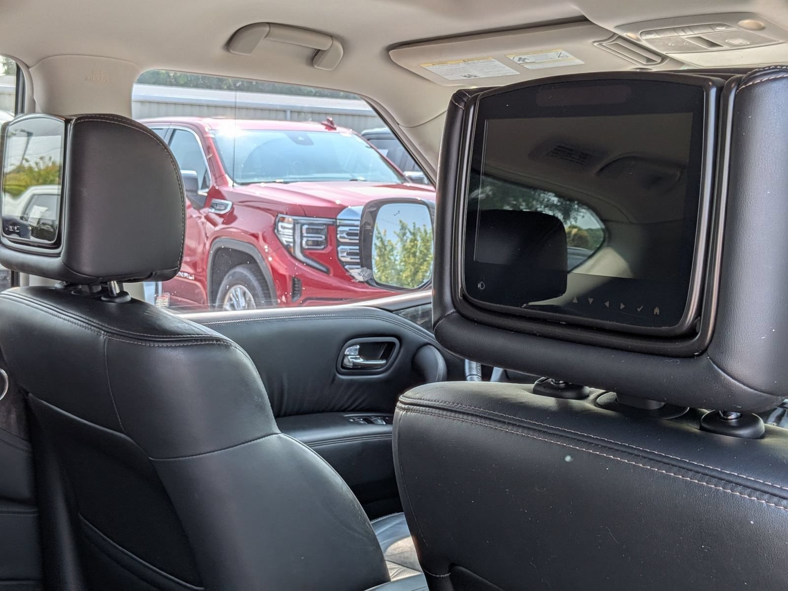 Used 2022 Nissan Armada Platinum w/ Captain's Chairs Package RWD image 38