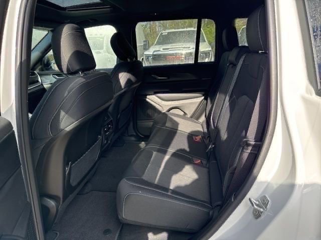 New 2025 Jeep Grand Cherokee Laredo X image 17