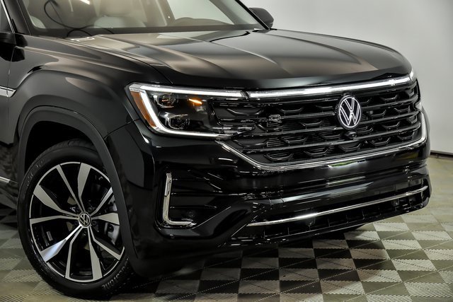 Certified 2025 Volkswagen Atlas SEL Premium R-Line image 2