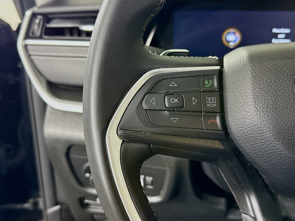 Used 2023 Jeep Grand Cherokee Laredo AWD/4WD image 20
