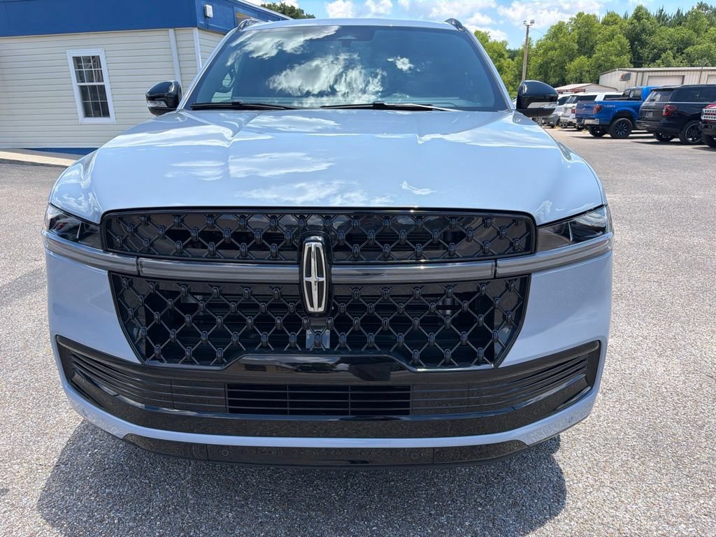 Used 2026 Lincoln Navigator L Reserve w/ Jet Appearance Package AWD/4WD image 2