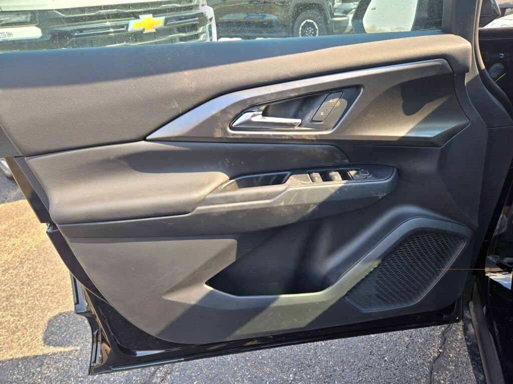 New 2026 Chevrolet Equinox EV LT image 17