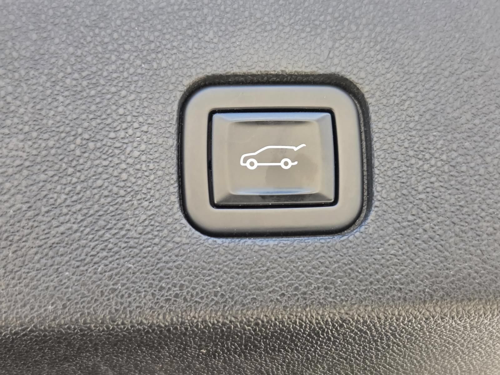 Used 2022 Cadillac XT6 Sport w/ Technology Package AWD/4WD image 12