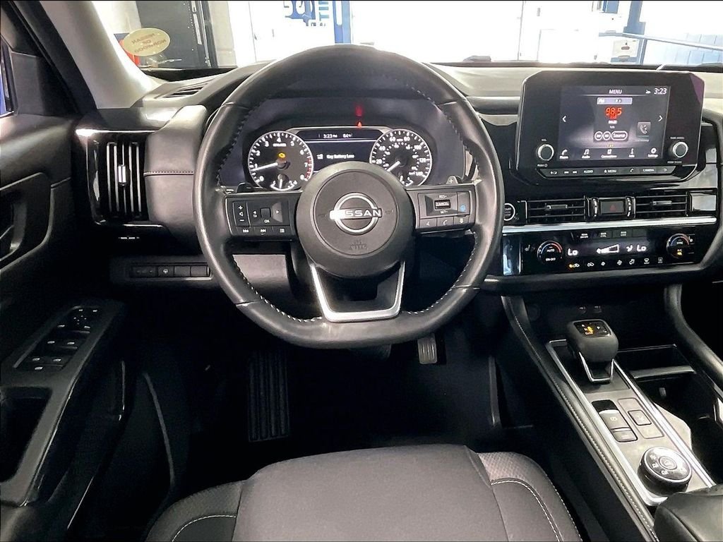 Used 2024 Nissan Pathfinder SV w/ Black Appearance Package AWD/4WD image 18
