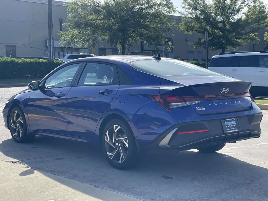 New 2025 Hyundai Elantra Sport FWD image 5