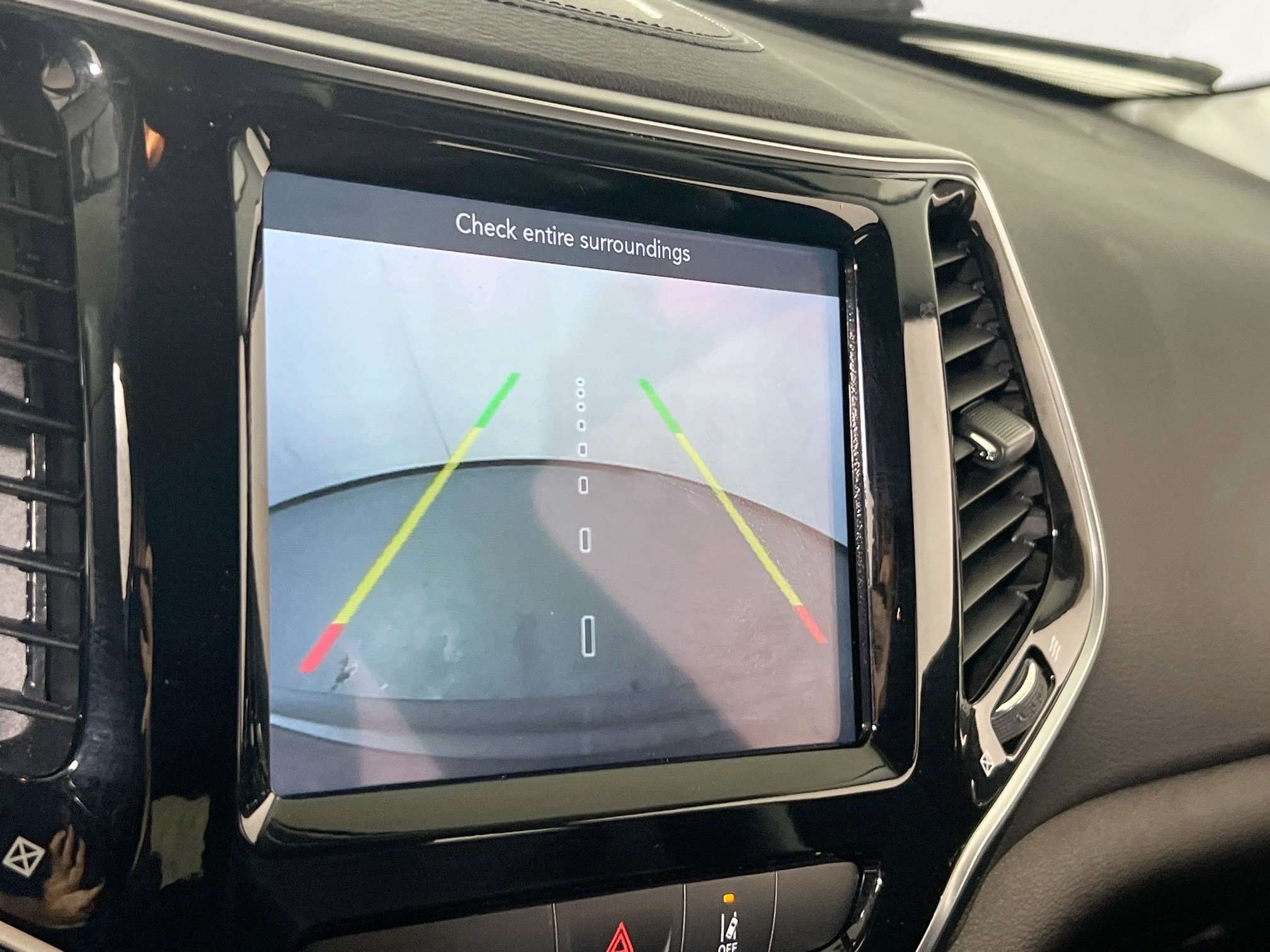 Used 2022 Jeep Cherokee Limited image 13