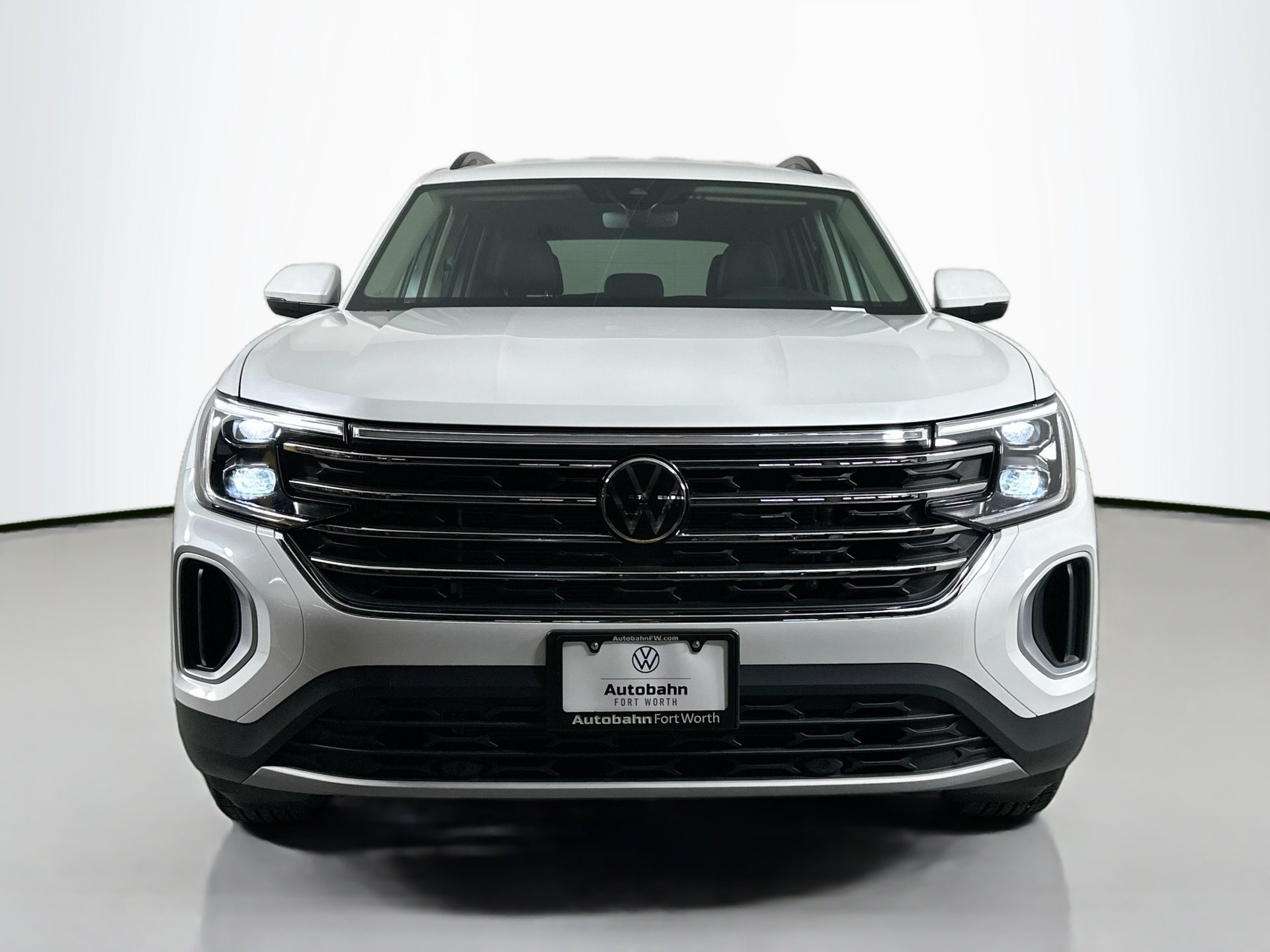 Certified 2026 Volkswagen Atlas SE FWD image 2
