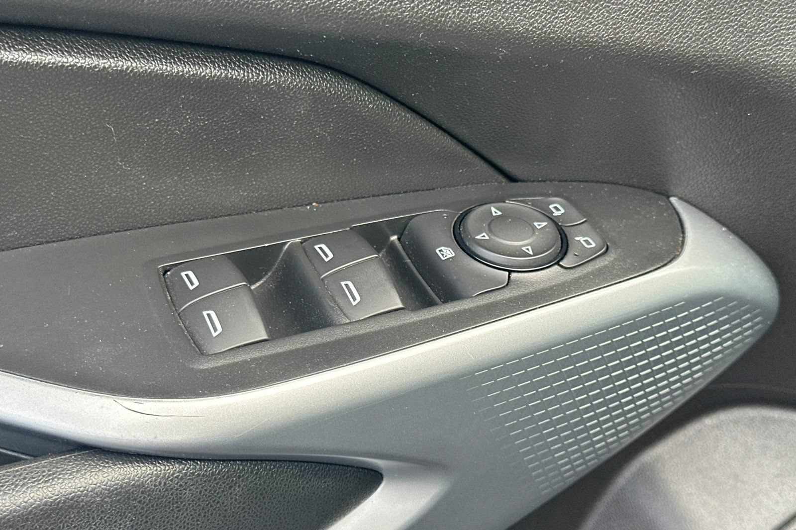 Used 2024 Chevrolet Trax LS FWD image 12
