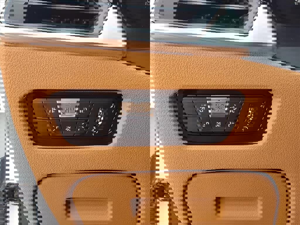 Used 2021 BMW 330i xDrive Sedan w/ Premium Package image 16