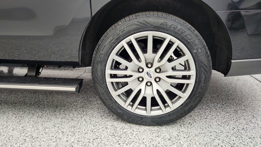 Used 2022 Ford Expedition Max Limited image 9