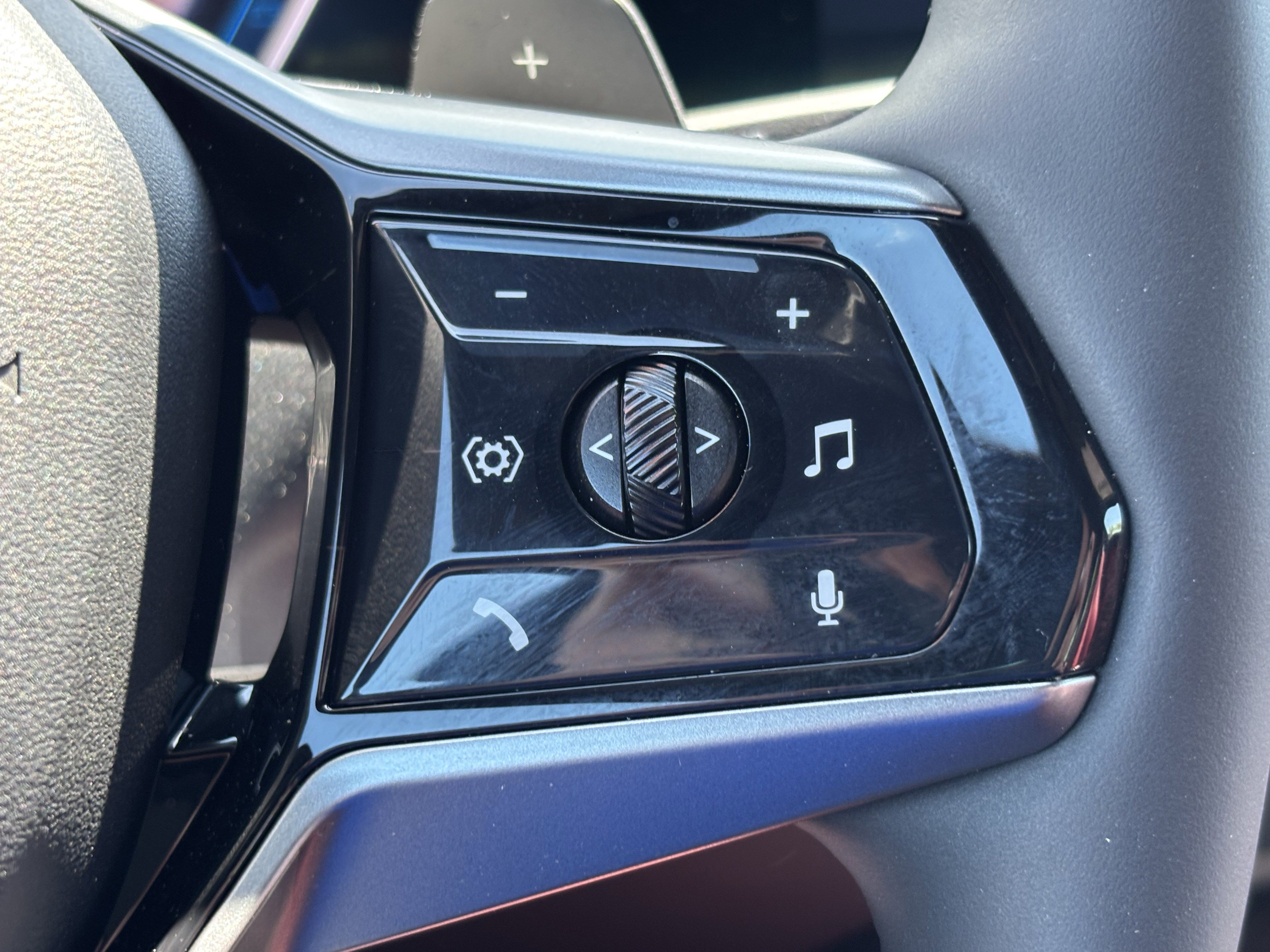 Certified 2025 BMW 530i image 20