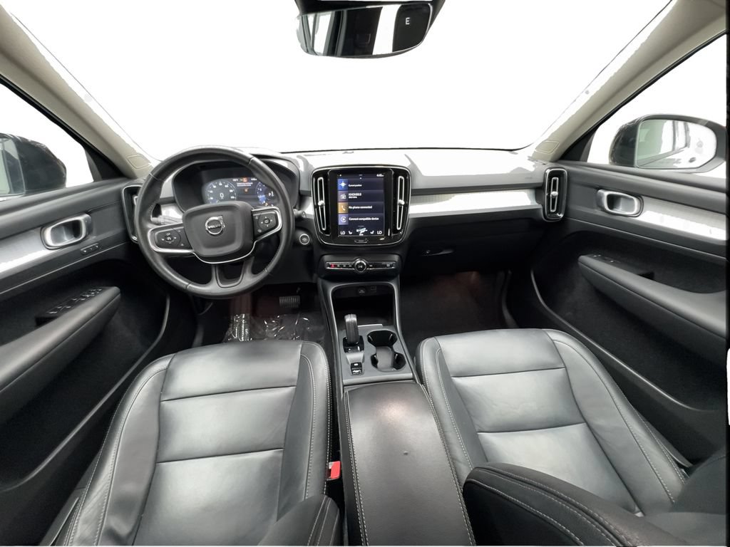 Used 2021 Volvo XC40 T5 Momentum w/ Premium Package AWD/4WD image 38