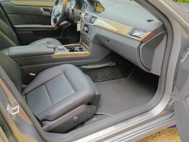 Used 2010 Mercedes-Benz E 350 Sedan image 50