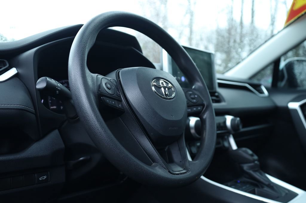 Used 2023 Toyota RAV4 XLE w/ Convenience Package image 30