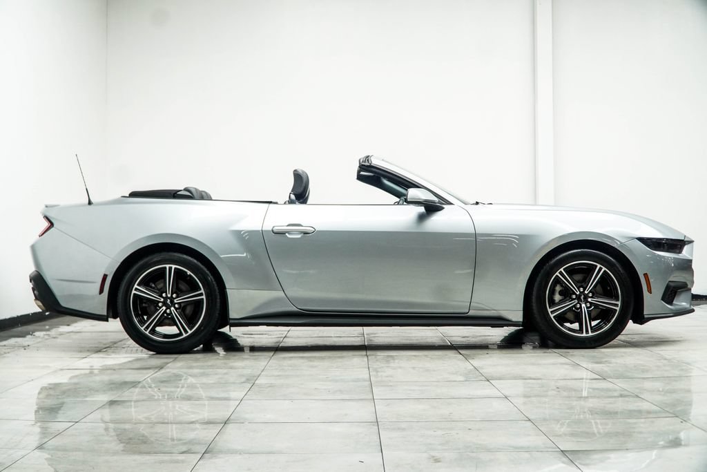 Used 2025 Ford Mustang Premium RWD image 9