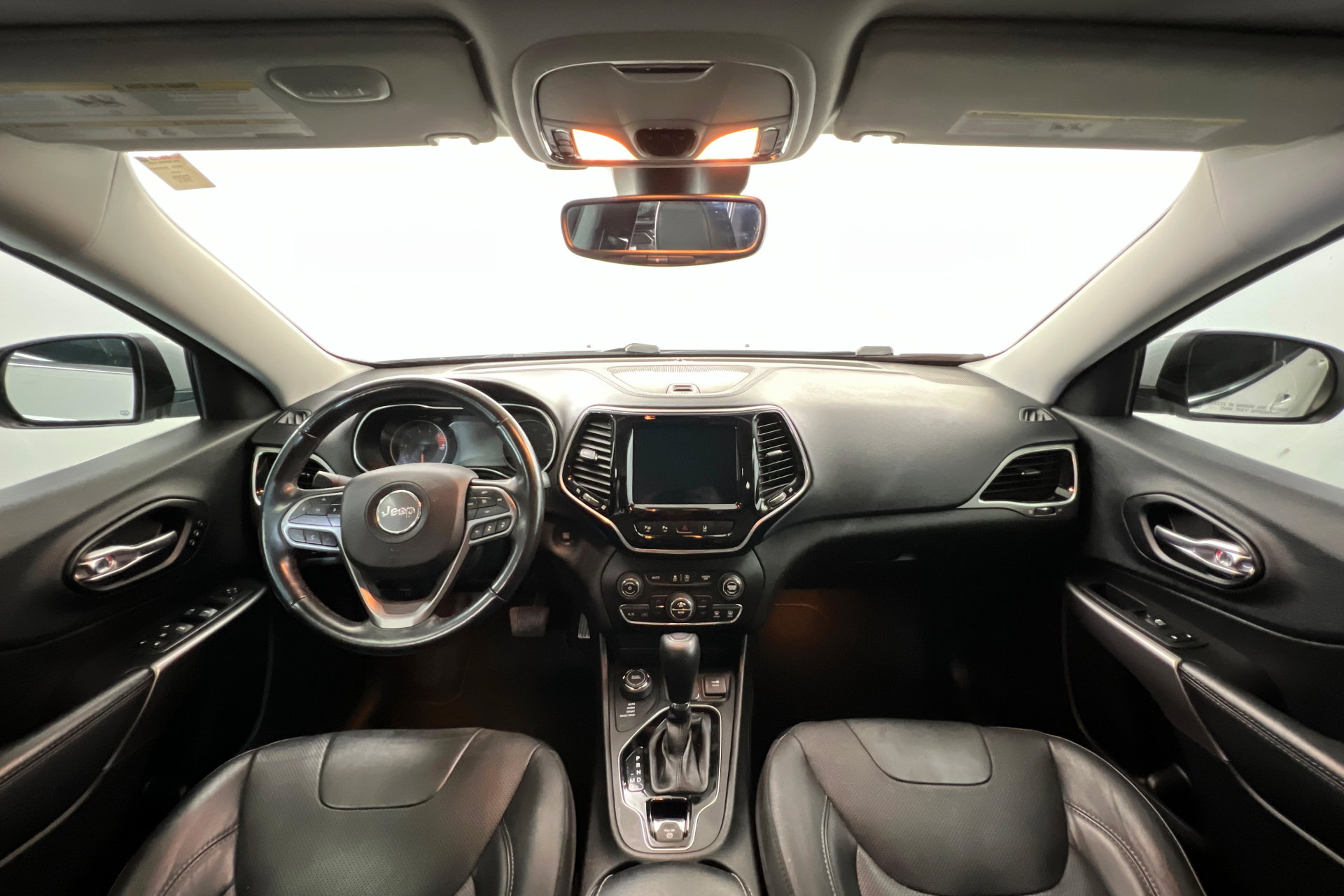 Used 2021 Jeep Cherokee Limited image 9