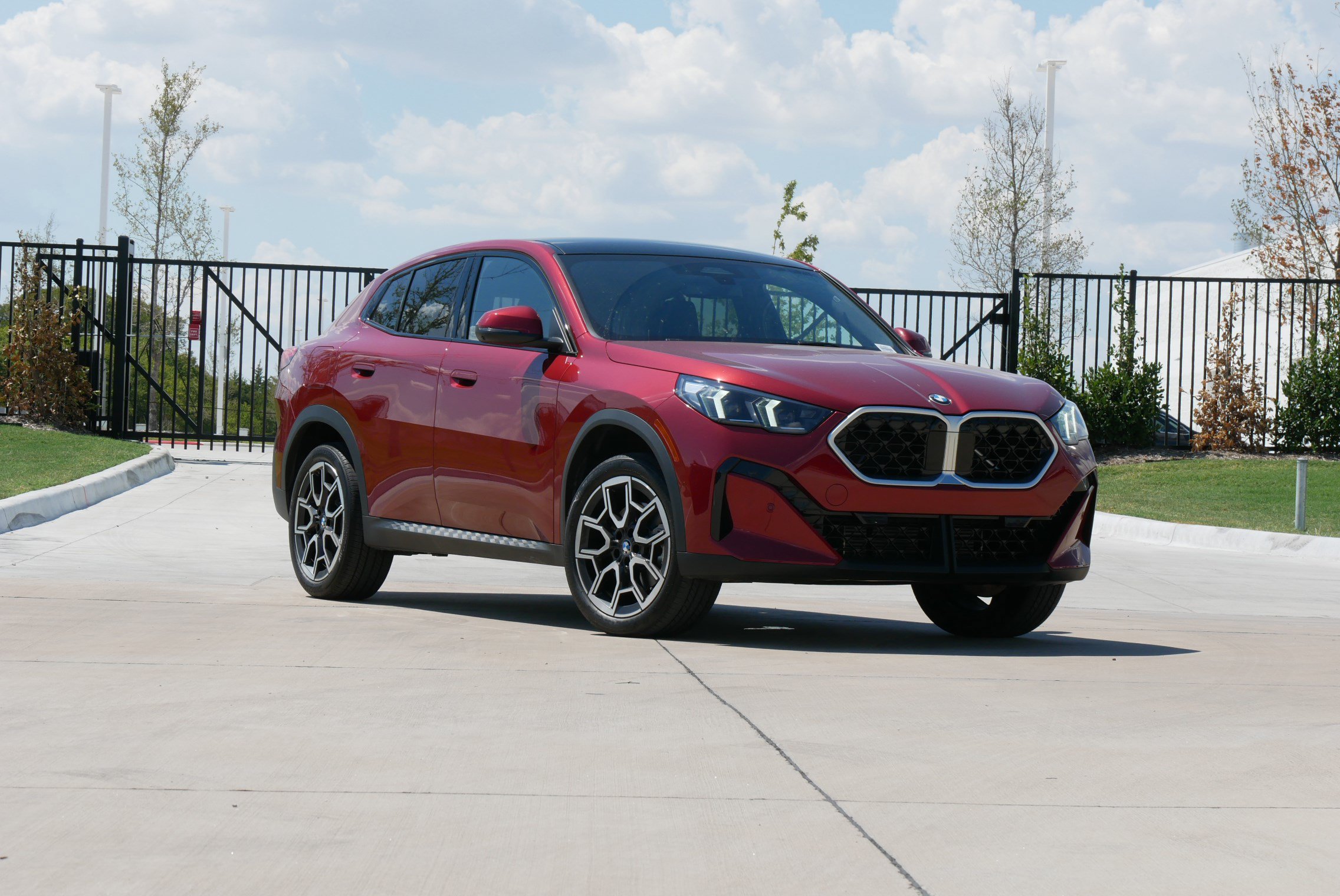 Certified 2026 BMW X2 xDrive28i AWD/4WD image 2