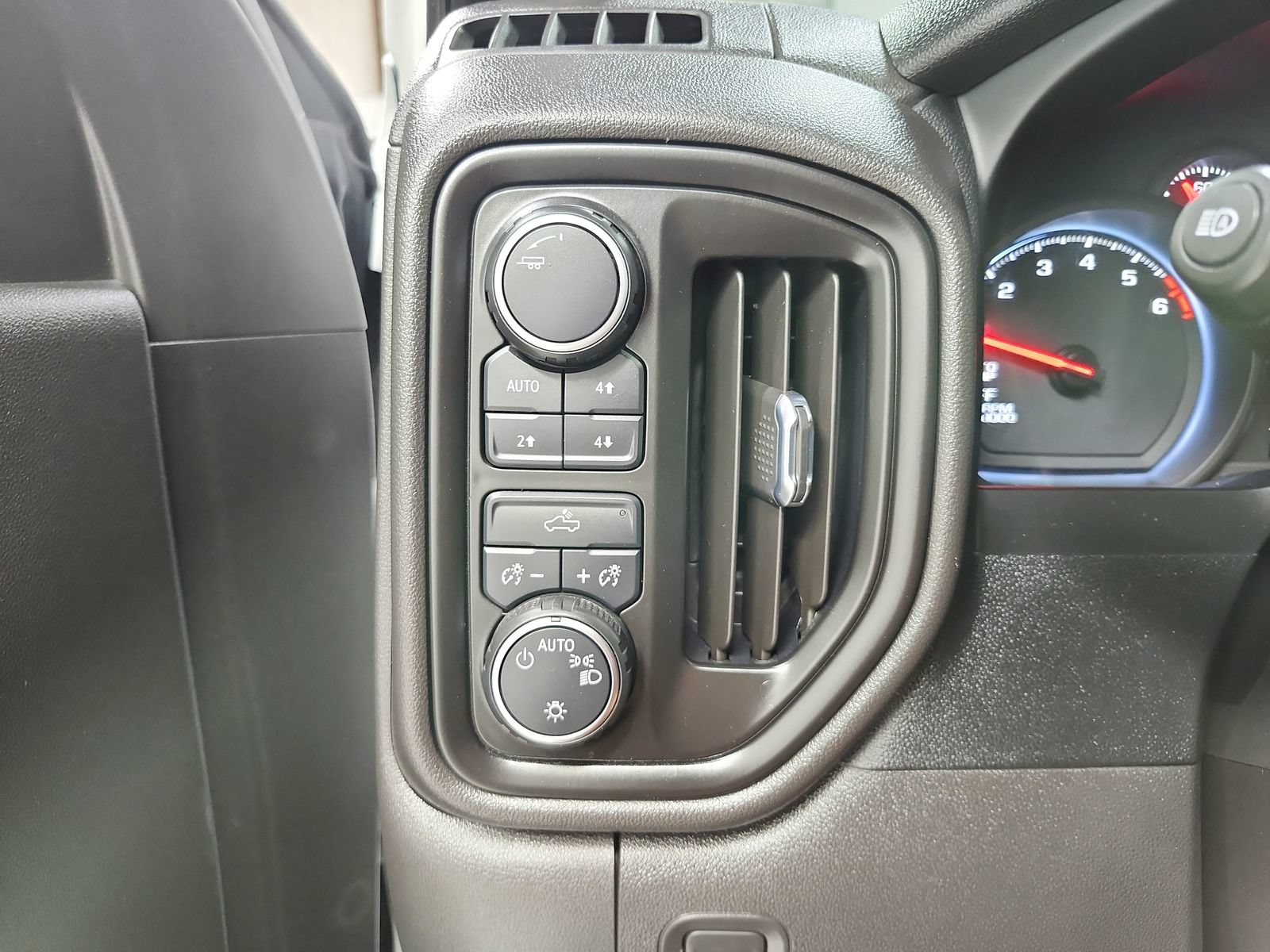 Used 2022 Chevrolet Silverado 1500 Custom Trail Boss AWD/4WD image 13